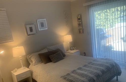 Innisfil House | Cozy Lakehouse
