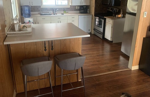 Innisfil House | Cozy Lakehouse