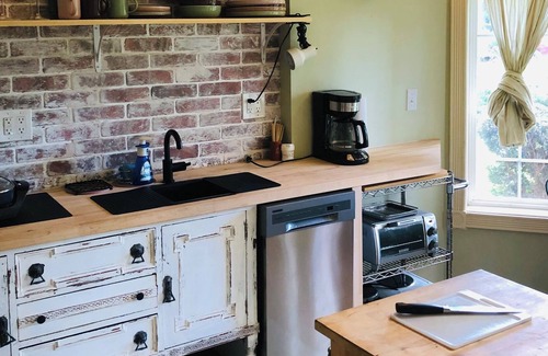 Artondale Apartment | Cozy lakehouse private apartment in 1/2 of house. 5 mins to waterfront.