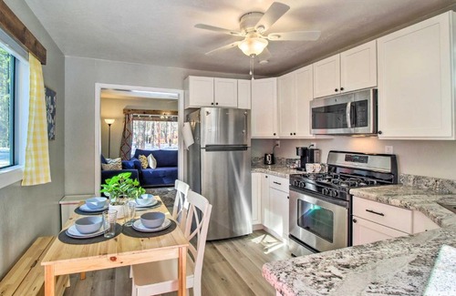 Pinetop-Lakeside House | Cozy Lakeside Cabin Walk to Rainbow Lake!