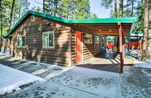 Pinetop-Lakeside House | Cozy Lakeside Cabin Walk to Rainbow Lake!