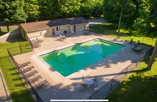 Bay Lake Condo | Cozy Lakeside Condo