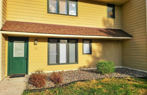 Bay Lake Condo | Cozy Lakeside Condo