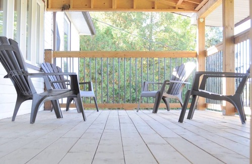 Central Frontenac Cottage | Cozy Lakeside Cottage on the K&P trail.
