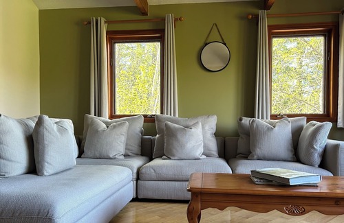 Blue Sea Cottage | Cozy Lakeside cottage with Blue Sea views