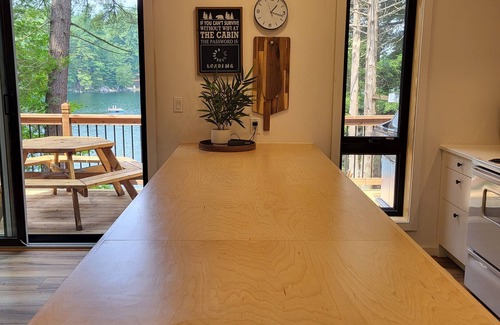 Frontenac Cottage | Cozy Lakeside Living