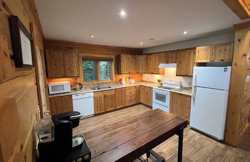 Trent Lakes Cottage | Cozy Lakeside Log Cabin with Large Deck and Sauna in Buckhorn