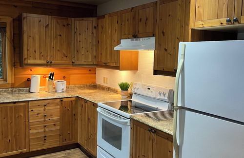 Trent Lakes Cottage | Cozy Lakeside Log Cabin with Large Deck and Sauna in Buckhorn