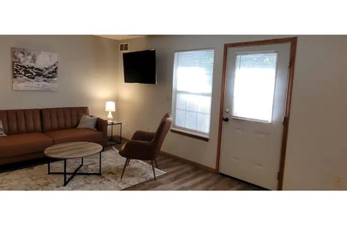 Bloomington Apartment | Cozy Large 3 Bedroom apartment - Close to Rivian