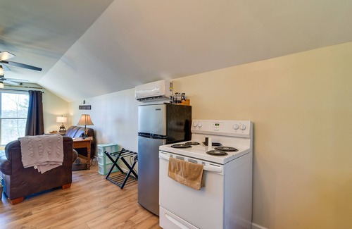 Sharon Grove Apartment | Cozy Lewisburg Getaway w/Deck + Lake Access!