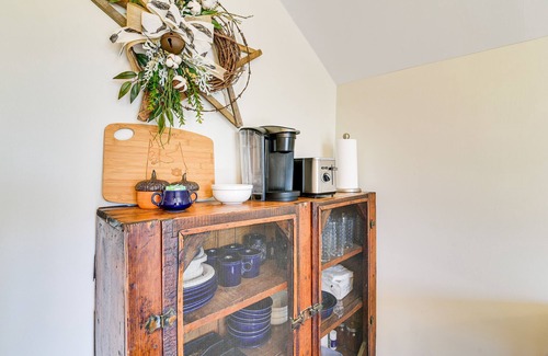 Sharon Grove Apartment | Cozy Lewisburg Getaway w/Deck + Lake Access!