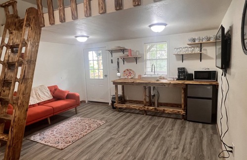 Williamsville Cabin | Cozy little cabin for two or you can bring the whole crew