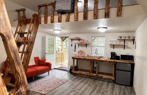 Williamsville Cabin | Cozy little cabin for two or you can bring the whole crew
