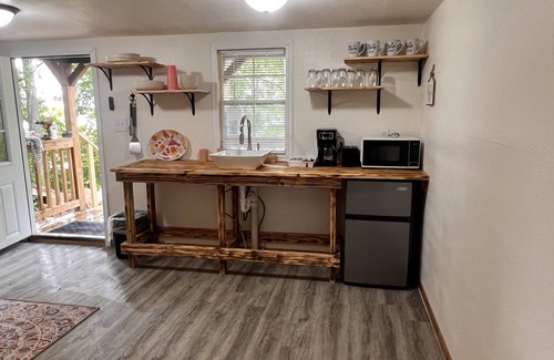 Williamsville Cabin | Cozy little cabin for two or you can bring the whole crew
