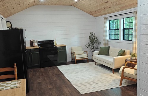 Columbus Cottage | Cozy little cottage tucked back into the woods