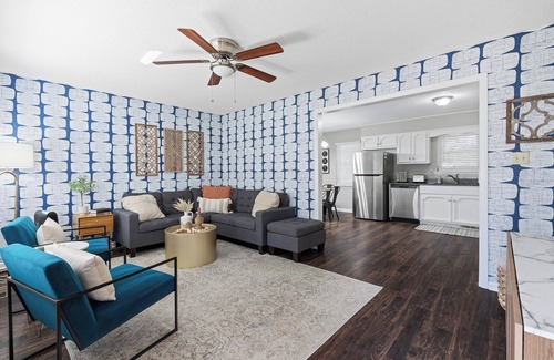 Madison House | Cozy little house in the heart of Madison city nestled in a cul-de-sac with a private backyard