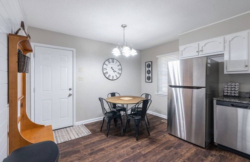 Madison House | Cozy little house in the heart of Madison city nestled in a cul-de-sac with a private backyard
