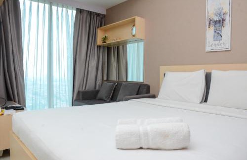 Pekayon Jaya Apartment | Cozy Living 1BR at Grand Kamala Lagoon Apartment By Travelio