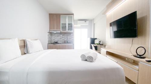 Cinere Apartment | Cozy Living and Homey Studio Room Cinere Resort Apartment By Travelio