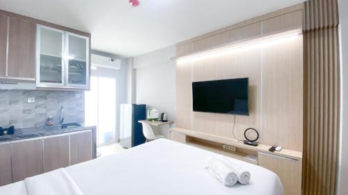 Cinere Apartment | Cozy Living and Homey Studio Room Cinere Resort Apartment By Travelio