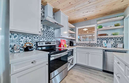 Surf Side Shores House | COZY LIVING ON THE BEACH!