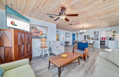 Surf Side Shores House | COZY LIVING ON THE BEACH!