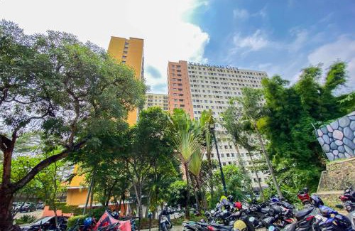 Kebagusan Apartment | Cozy Living Studio at Kebagusan City Apartment By Travelio