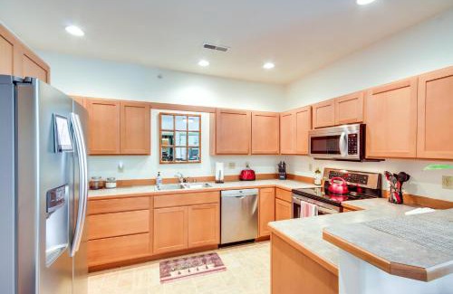Livingston Apartment | Cozy Livingston Condo with Balcony and Mtn View!