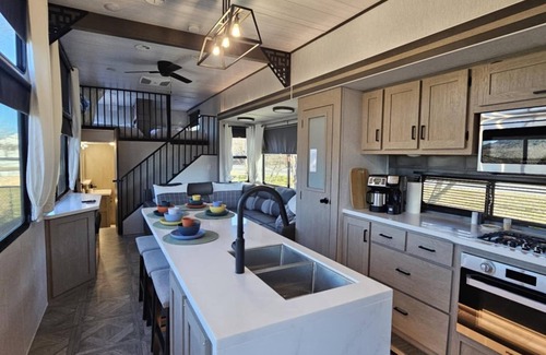 Central Bridge Cottage | Cozy lodge sleeps 9, every room has THE VIEW! nConvenience, serenity, adventure