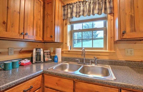 Millersburg Apartment | Cozy Lodge Suite with Kitchen in Amish Country