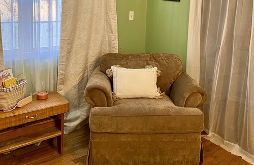 Bunker Hill Apartment | Cozy loft in a small town; walking distance to the popular restaurant BG’s!