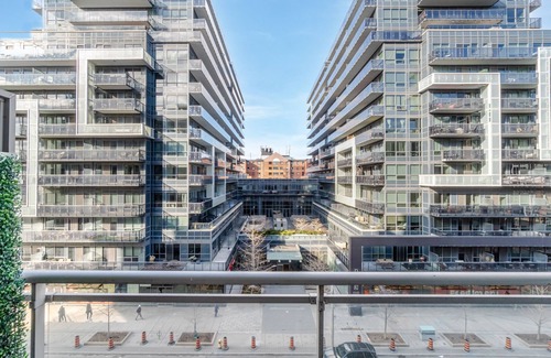 King West Village Condo | Cozy Loft in King West Village with Parking!
