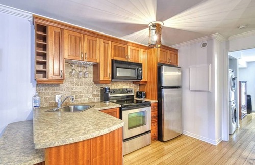 Saint-Sauveur Apartment | Cozy Loft in the Heart of Saint-Sauveur Village