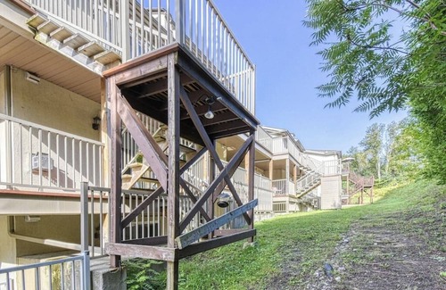 Saint-Sauveur Apartment | Cozy Loft in the Heart of Saint-Sauveur Village