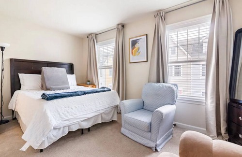 Seat Pleasant House | Cozy loft w/private parking