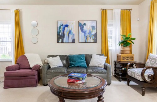 Seat Pleasant House | Cozy loft w/private parking