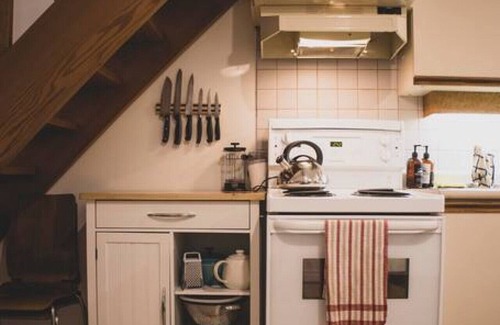 Nordic Estates Apartment | Cozy Lofted Creekside 1BR:Sleeps 4,Free Parking& Near to Restaurants,Lakes & Valley Trail!
