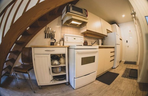 Nordic Estates Apartment | Cozy Lofted Creekside 1BR:Sleeps 4,Free Parking& Near to Restaurants,Lakes & Valley Trail!