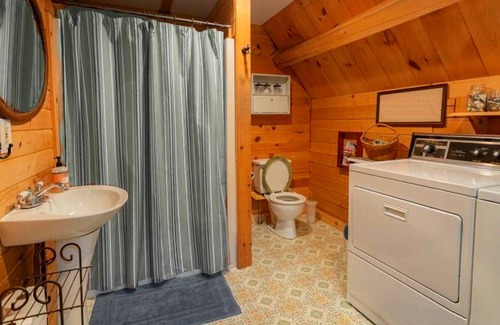 Rome Cabin | Cozy Log Cabin Belgrade Lakes Rome Maine