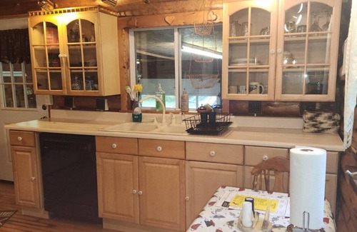 Forestport Cabin | Cozy Log Cabin close to Old Forge and Boonville. Great for small families!