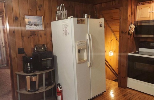 Forestport Cabin | Cozy Log Cabin close to Old Forge and Boonville. Great for small families!