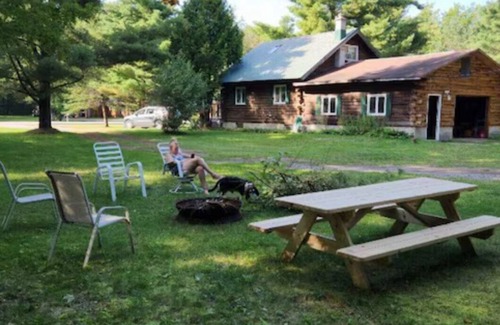 Forestport Cabin | Cozy Log Cabin close to Old Forge and Boonville. Great for small families!