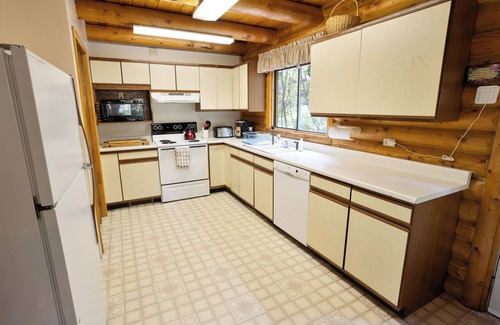 Sundance Cabin | Cozy log cabin in Sundance Resort neighborhood that sleeps 20+
