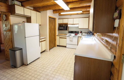 Sundance Cabin | Cozy log cabin in Sundance Resort neighborhood that sleeps 20+