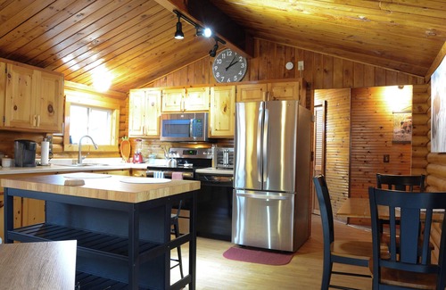 Breezy Point House | Cozy Log Cabin in Breezy Point! Book for summer!