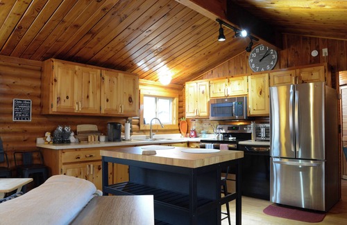 Breezy Point House | Cozy Log Cabin in Breezy Point! Book for summer!