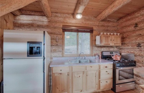 Indian Mountain Cabin | Cozy Log Cabin Loft w/Hot Tub on 5 wooded acres