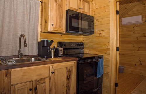 Bozeman Cabin | Cozy Log Cabin, Mountain View, AC, WiFi, 4 mi. to town, 16 minutes from airport.