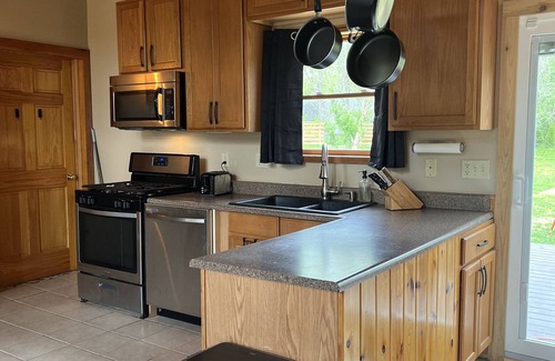 Portage Cabin | Cozy Log Cabin Near Indiana Dunes & Lake Michigan!