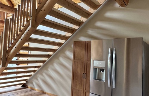 Portage Cabin | Cozy Log Cabin Near Indiana Dunes & Lake Michigan!